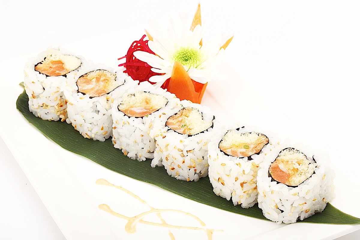 Crispy Spicy Salmon Roll Sakana House